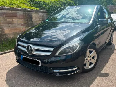 Gebraucht Mercedes B200 136 PS (100 kW) 2013 Schwarz Kleinwagen