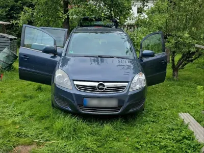 Gebraucht Opel Zafira Edition 150 PS (110 kW) 2010 Blau Van / Kleinbus