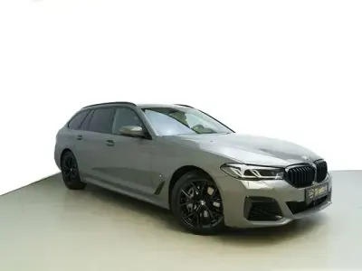 Gebraucht BMW 540 M Sport 333 PS (244 kW) 2022 Berninagrau bernsteineffekt Kombi