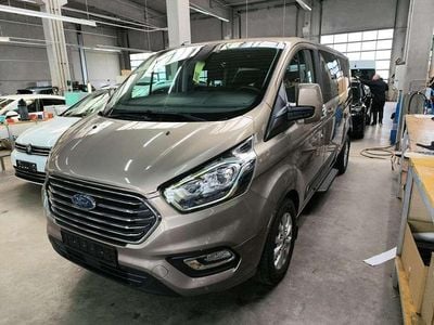 Gebraucht Ford Tourneo Titanium 131 PS (96 kW) 2020 Pyritsilber metallic Van / Kleinbus