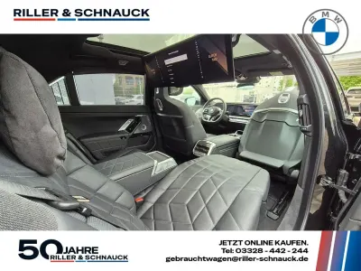 Gebraucht BMW 740 M Sport 299 PS (219 kW) 2024 Black sapphire Limousine
