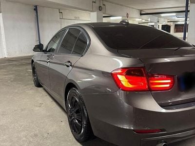 Gebraucht BMW 320 184 PS (135 kW) 2013 Braun Limousine