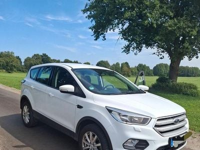 Weiß Gebraucht 2019 Ford Kuga Cool & Connect SUV | 10.500 € (Fairer Preis)