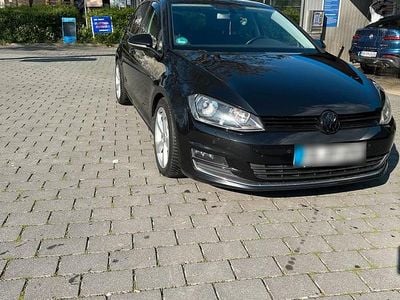 Używany VW Golf VII LOUNGE 110 KM (80 kW) 2015 Czarny Sedan/Limuzyna