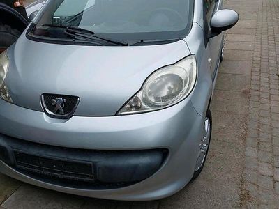 Gebraucht Peugeot 107 68 PS (50 kW) 2005 Silber Kleinwagen