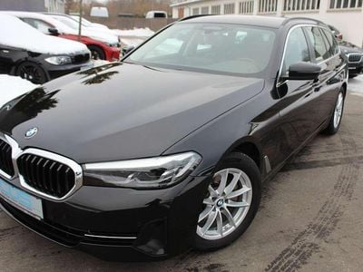Gebraucht BMW 520 Sport Line 190 PS (139 kW) 2023 Black sapphire metallic Kombi