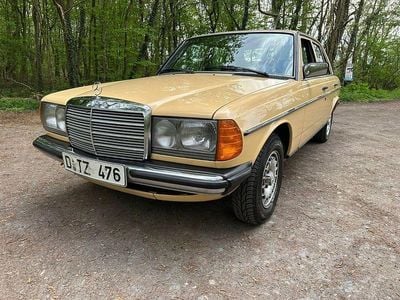 Second-hand Mercedes E230 136 CP (100 kW) 1984 Galben Berlinǎ