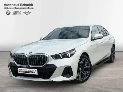 Gebraucht BMW 520 M Sport 197 PS (144 kW) 2025 Mineralweiß Limousine