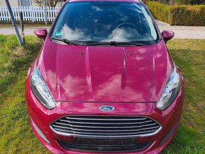 Gebraucht Ford Fiesta Champions Edition 80 PS (58 kW) 2012 Rot Kleinwagen
