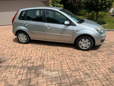 Gebraucht Ford Fiesta 70 PS (51 kW) 2007 Silber Kleinwagen