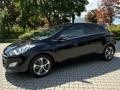 Gebraucht Hyundai i30 Select 99 PS (72 kW) 2017 Schwarz Limousine