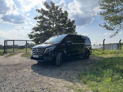 Mercedes V220