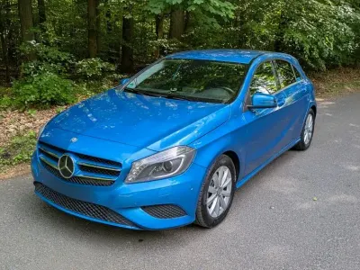 Używany Mercedes A180 Style 122 KM (89 kW) 2013 Niebieski Sedan/Limuzyna