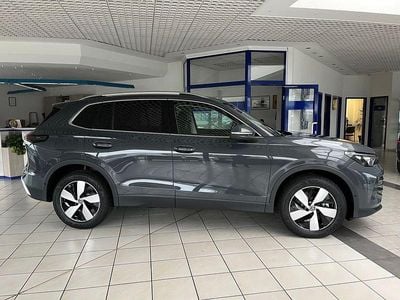 Neu VW Tiguan Elegance 150 PS (110 kW) 2025 Delfingrau SUV