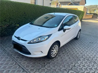 Usata Ford Fiesta 60 CV (44 kW) 2011 Bianco Utilitaria