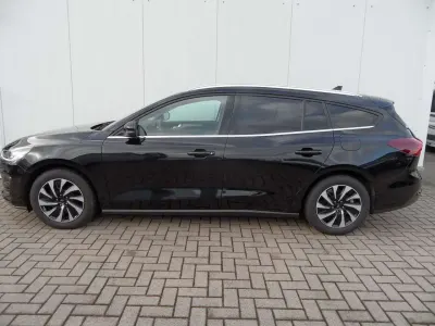Gebraucht Ford Focus Titanium 125 PS (91 kW) 2024 Obsidianschwarz Kombi