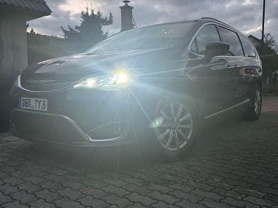 Schwarz Gebraucht 2016 Chrysler Pacifica SUV | 16.999 €