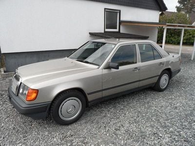 Brugt Mercedes E200 118 HK (86 kW) 1989 Sedan