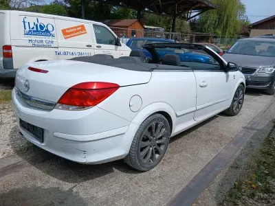 Gebraucht Opel Astra Cabriolet Edition 140 PS (102 kW) 2010 Weiß Cabrio