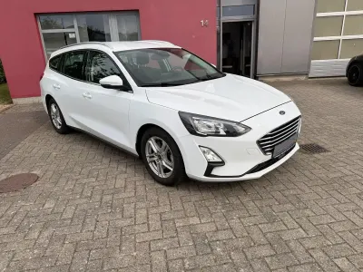Gebraucht Ford Focus Cool & Connect 101 PS (74 kW) 2020 Weiß Kombi