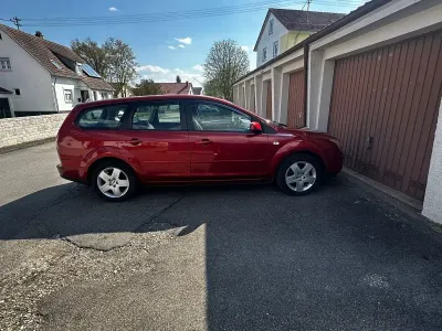 Brugt Ford Focus Style 109 HK (80 kW) 2007 Rød Sedan