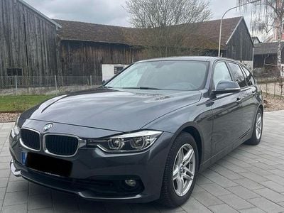 Gebraucht BMW 320 Sport Line 163 PS (119 kW) 2016 Grau Kombi