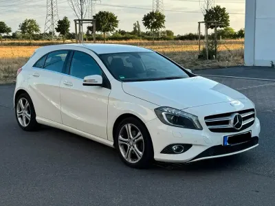 Gebraucht Mercedes A180 122 PS (89 kW) 2013 Weiß Kleinwagen
