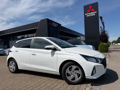 Gebraucht Hyundai i20 101 PS (74 kW) 2021 Weiß Kleinwagen