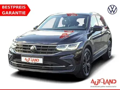 Gebraucht VW Tiguan Basis 150 PS (110 kW) 2023 Schwarz SUV