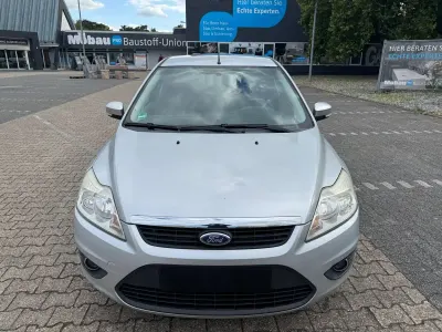 Gebraucht Ford Focus 105 PS (77 kW) 2010 Silber Kombi
