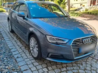 Gebraucht Audi e-tron Design 150 kW (204 PS) 2018 Silber SUV
