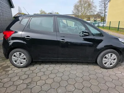 Gebraucht Hyundai ix20 90 PS (66 kW) 2012 Schwarz Kleinwagen