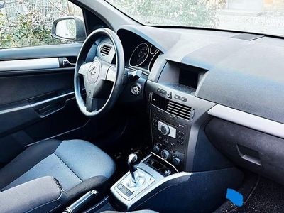 Usata Opel Astra 105 CV (77 kW) 2005 Argento Berlina