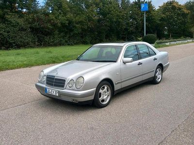 Mercedes E200