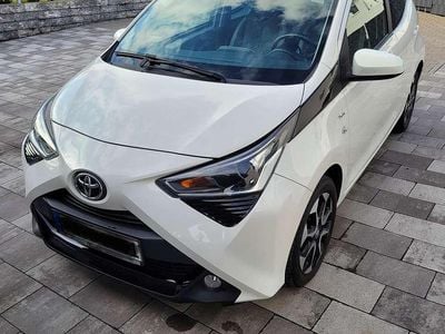 Gebraucht Toyota Aygo X-play 72 PS (52 kW) 2020 Weiß Kleinwagen