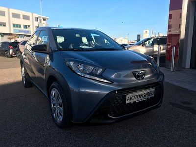 Neu Toyota Aygo X Business Edition 72 PS (52 kW) 2025 Grau SUV