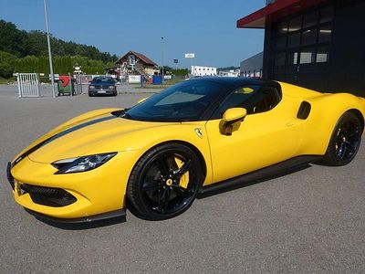 Gebraucht Ferrari 296 829 PS (609 kW) 2023 Gelb Cabrio