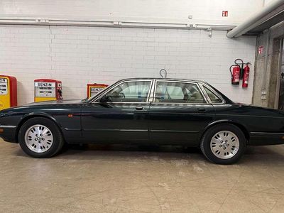 Usata Jaguar XJ6 Sovereign 241 CV (177 kW) 1996 Verde Berlina