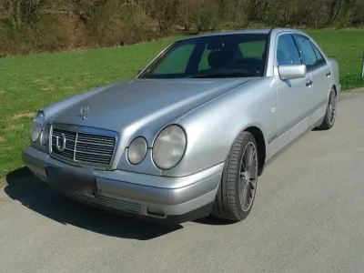 Second-hand Mercedes E230 Classic 150 CP (110 kW) 1996 Argintiu Berlinǎ