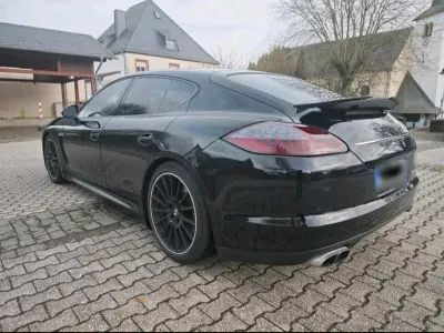 Gebraucht Porsche Panamera Turbo 550 PS (404 kW) 2011 Schwarz Kleinwagen