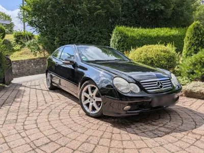 Gebraucht Mercedes C180 143 PS (105 kW) 2003 Schwarz Coupé