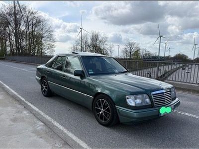 Usata Mercedes E220 Sportline 150 CV (110 kW) 1993 Verde Berlina