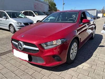 Gebraucht Mercedes A200 150 PS (110 kW) 2023 Rot Limousine