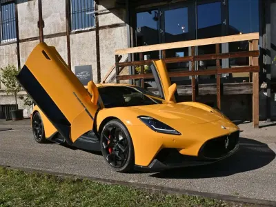 Neu Maserati MC20 630 PS (463 kW) 2026 Vinatge ochre Coupé