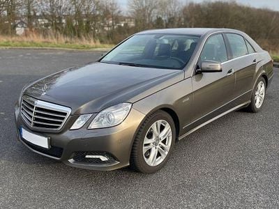 Gebraucht Mercedes E250 Avantgarde 204 PS (150 kW) 2009 Grau Limousine