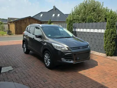 Gebraucht Ford Kuga Titanium 150 PS (110 kW) 2016 Grau SUV