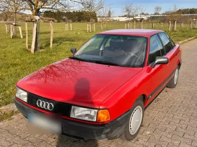 Używany Audi 80 Design 75 KM (55 kW) 1988 Czerwony Sedan/Limuzyna