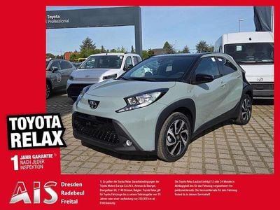 Neu Toyota Aygo X 72 PS (52 kW) 2025 Urban khaki / night sky black SUV