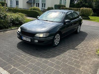 Schwarz Gebraucht 1997 Opel Omega Limousine | 3.500 €