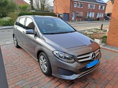 Gebraucht Mercedes B200 156 PS (114 kW) 2016 Grau Van / Kleinbus